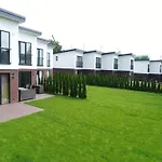 Geraeumiges In In Strandnaehe * دامب