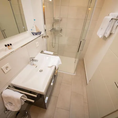 Holiday home Geraeumiges In In Strandnaehe Damp