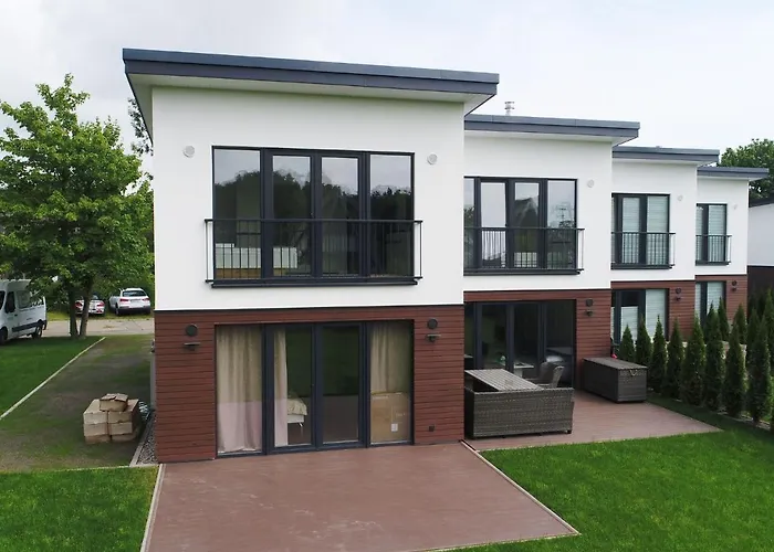 펜션 Geraeumiges In In Strandnaehe