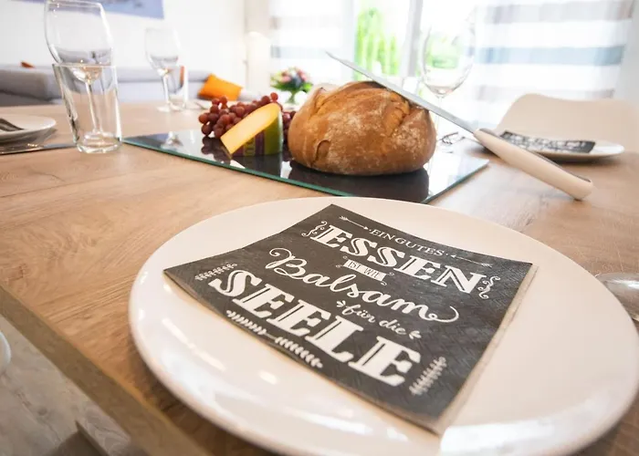 Geraeumiges In In Strandnaehe 담프